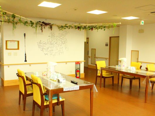 みんで果物を食べてる