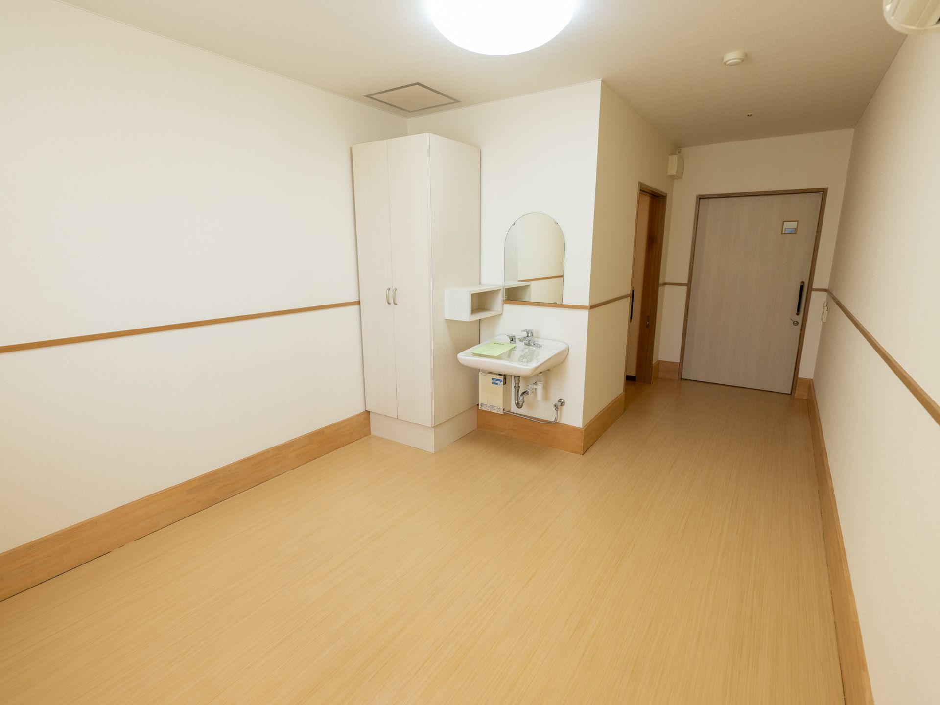 広く、さまざまな家具を置くことができる居室