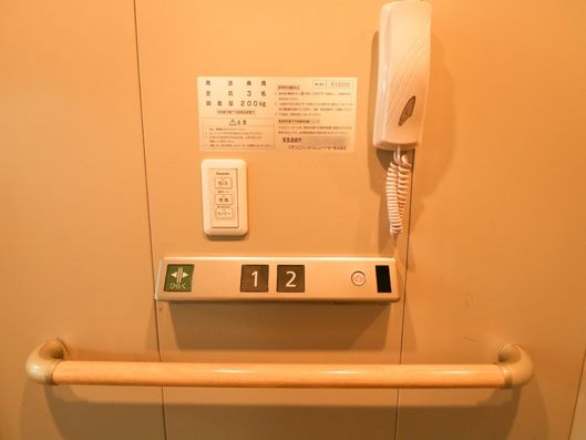 エレベーター庫内