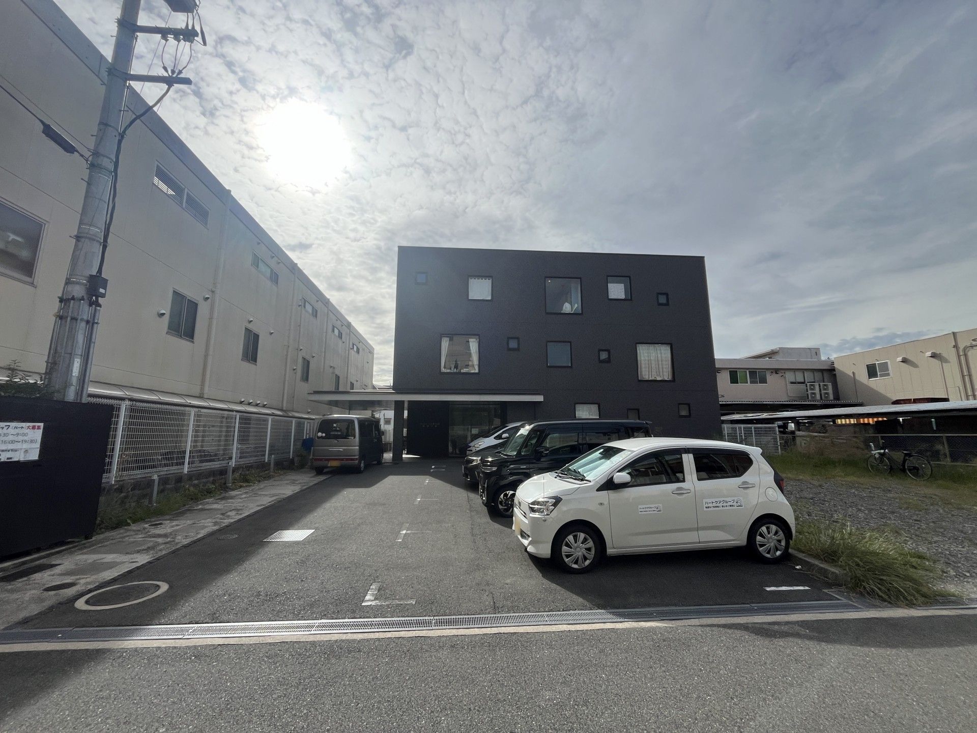 モダンな建物の外観