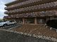 ゆったりとした外観の建物