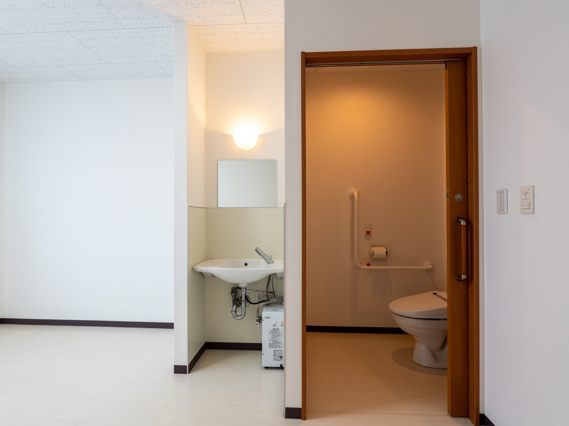 バリアフリーのトイレ空間