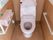手すりを備えたトイレ