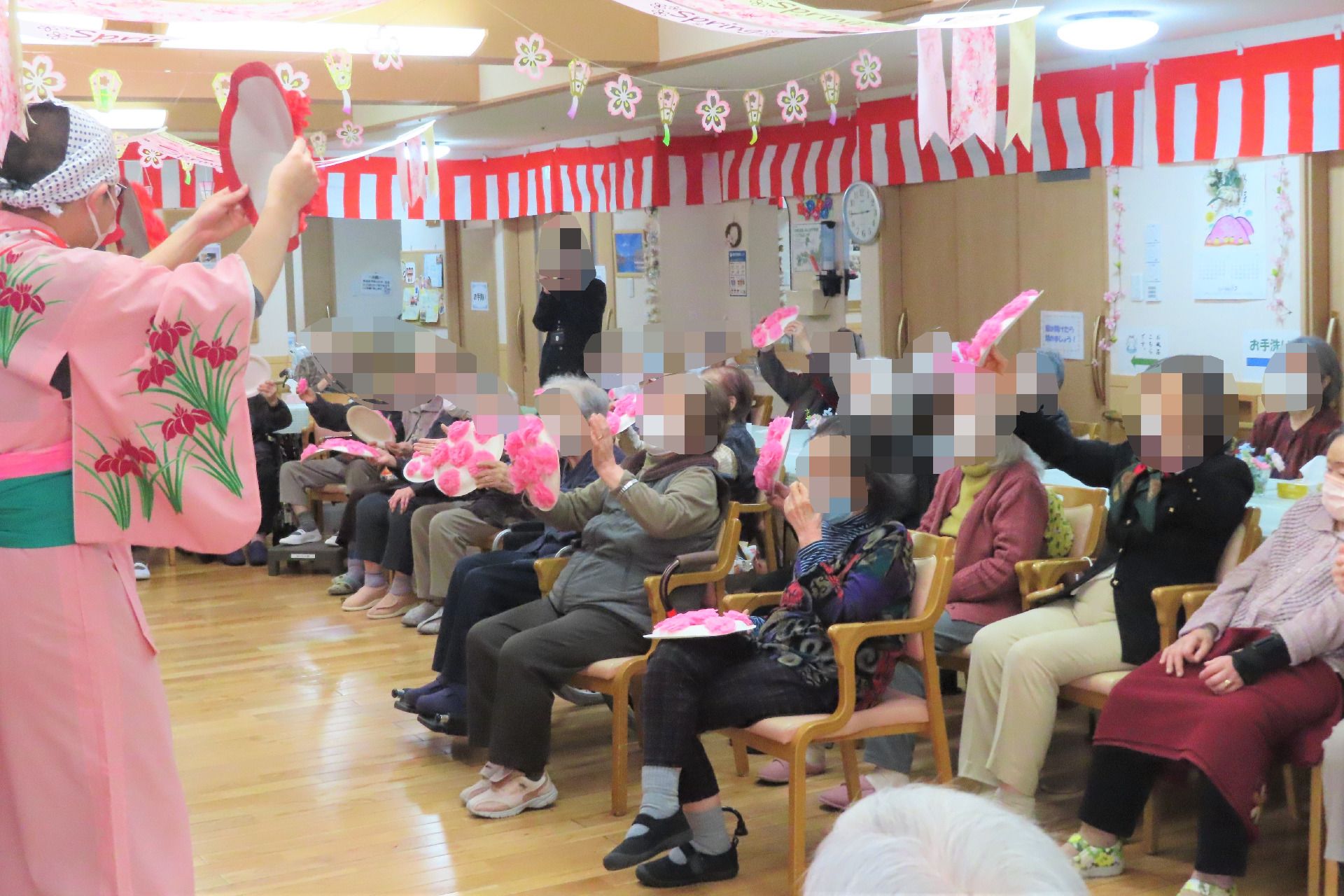 お祭り気分のイベント風景