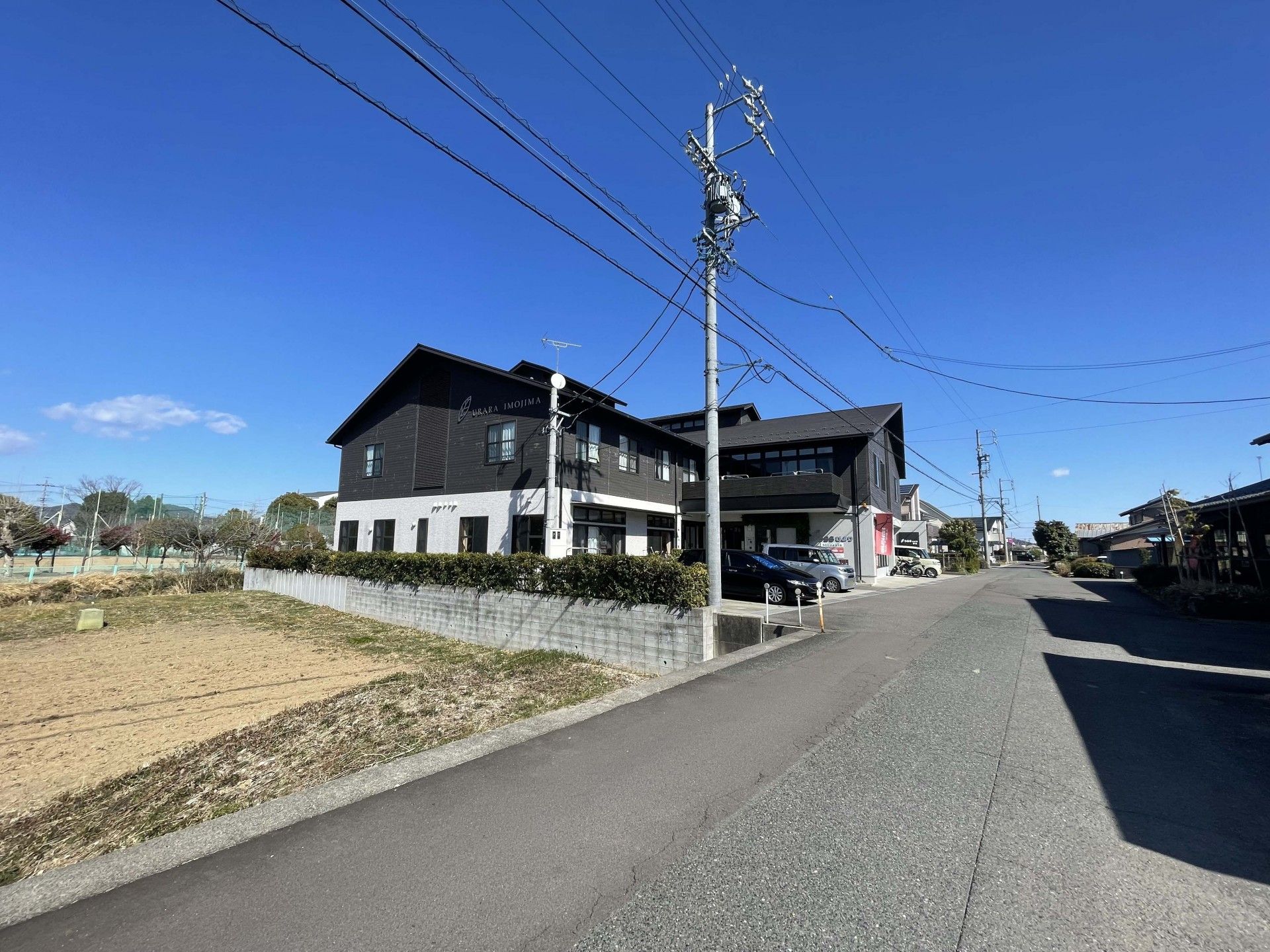 静かな住宅街の建物