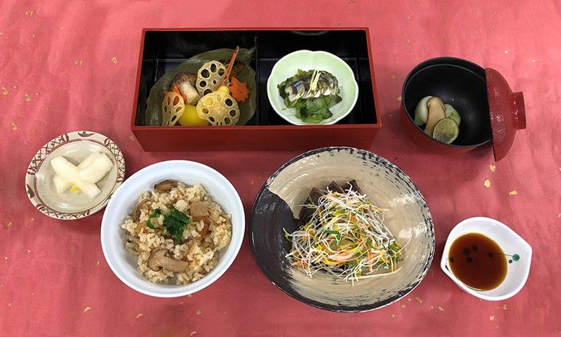 和食の彩り豊かな食事