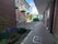 屋外の通路と庭園