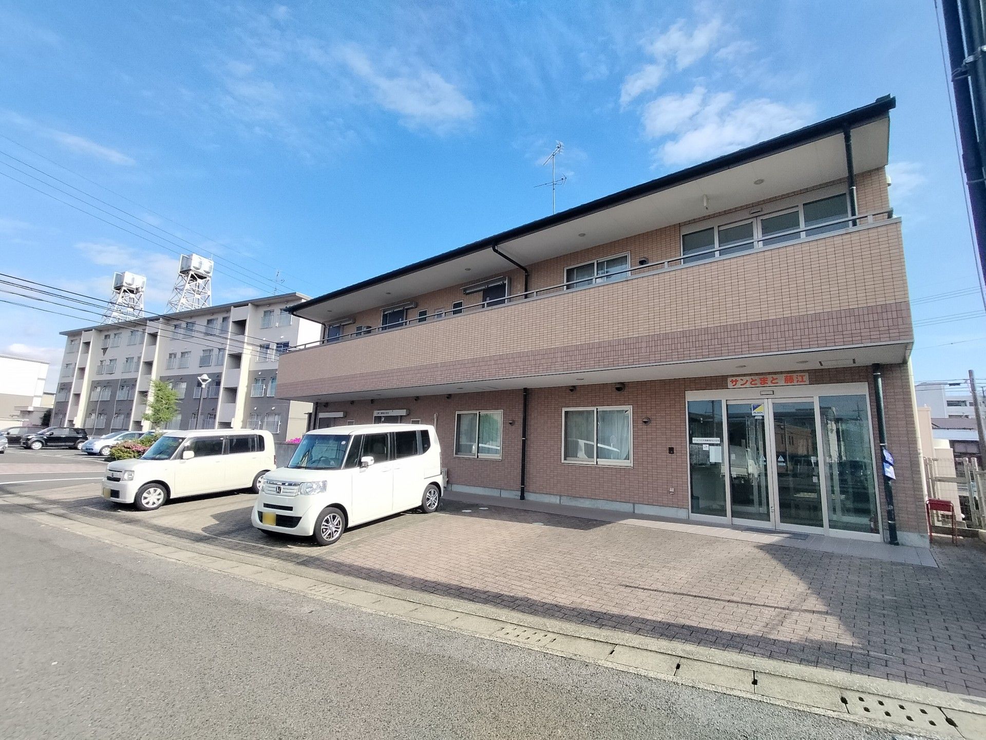 ゆったり外観の施設