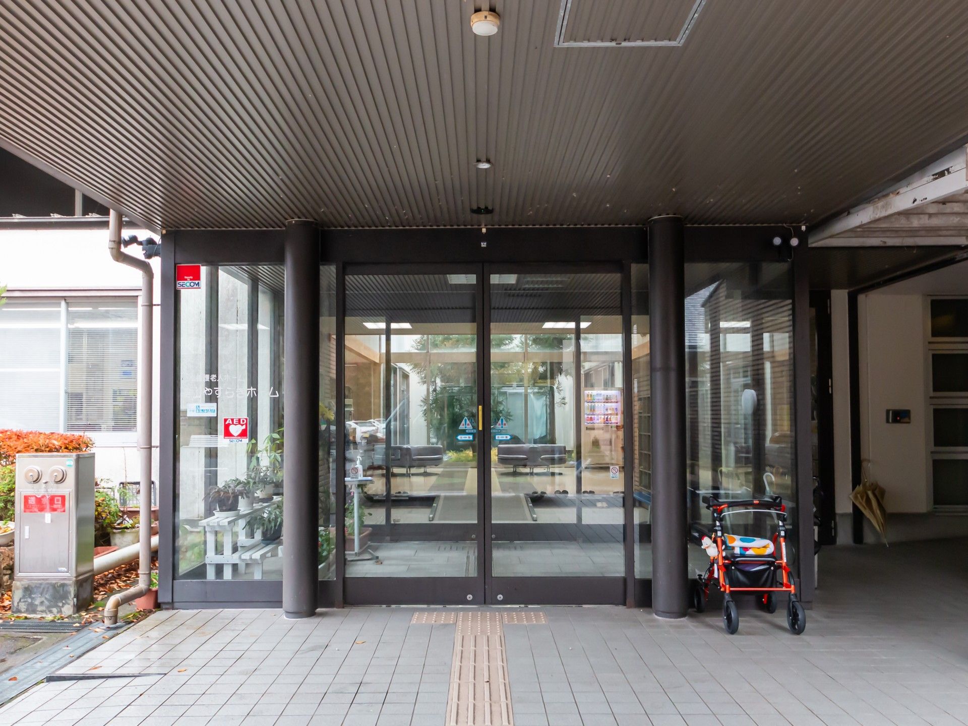 自動ドアのエントランス