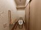 バリアフリー設計のトイレ空間