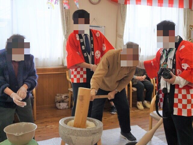 神主様をお招きし、新年のお清め払いを開催致します。また餅つきや福引大会も行い、皆様と一緒に新年をお祝い致します。