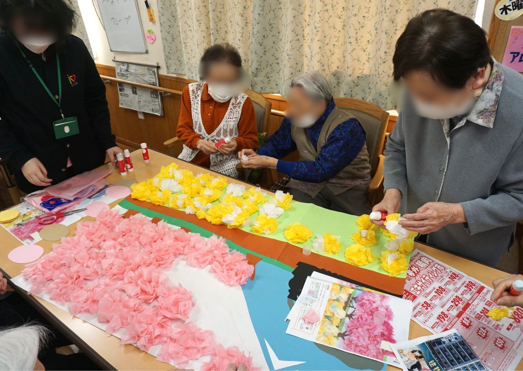 手作りの花を作るテーブル
