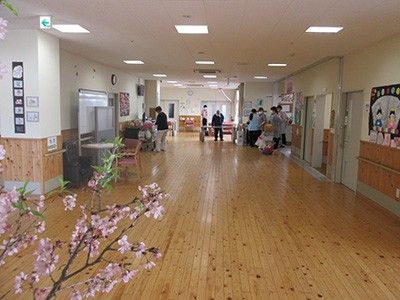 明るい廊下の風景