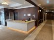 受付カウンターと廊下
