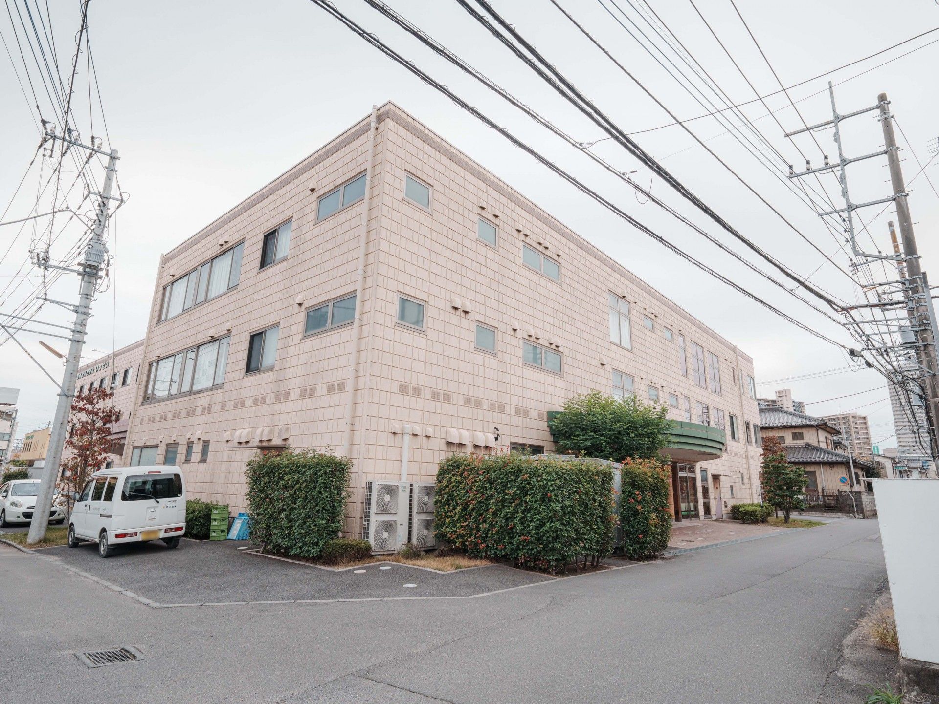 ゆったりとした施設の外観