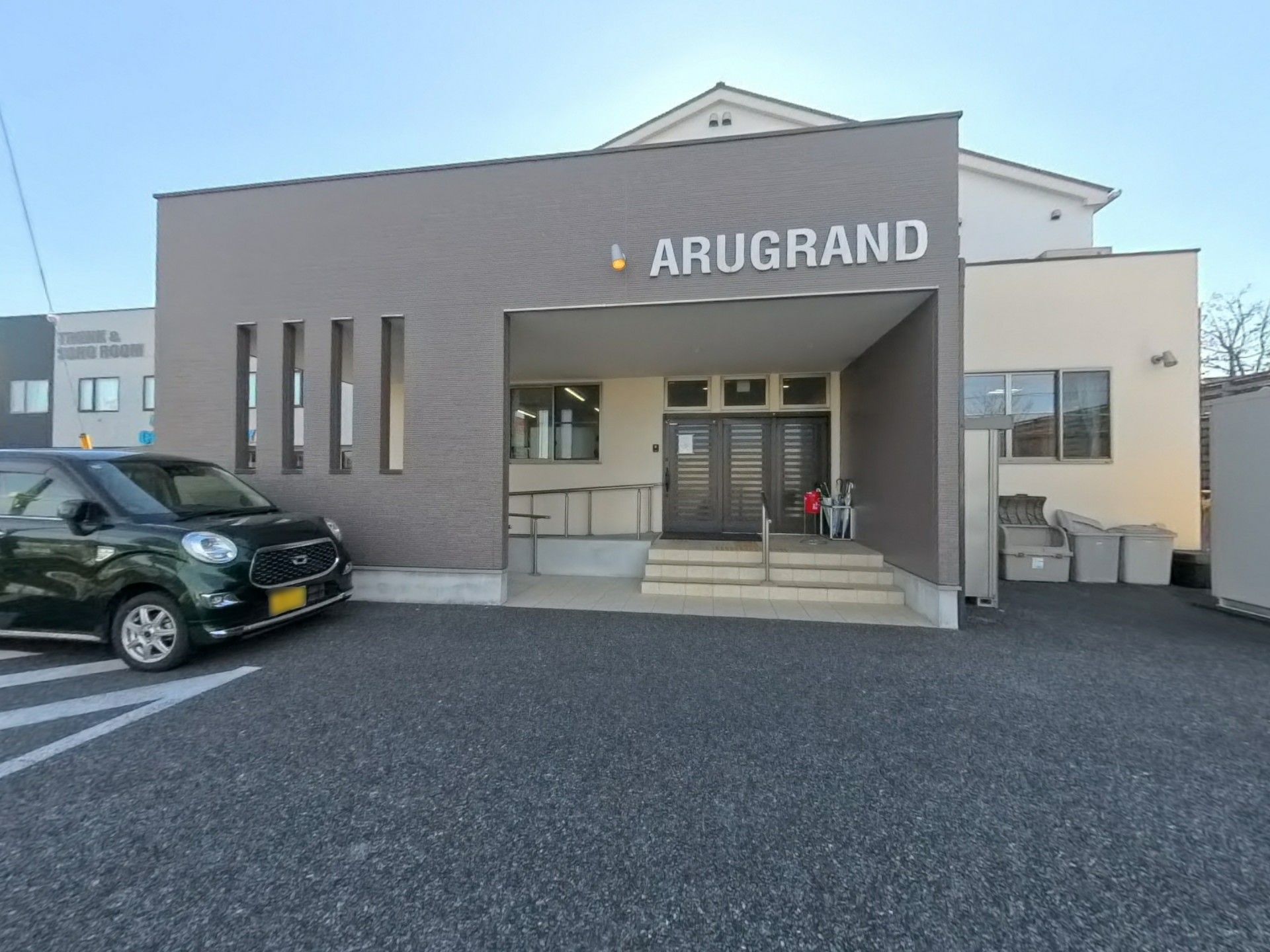 エントランスの外観