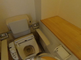 車椅子対応のトイレがある室内風景
