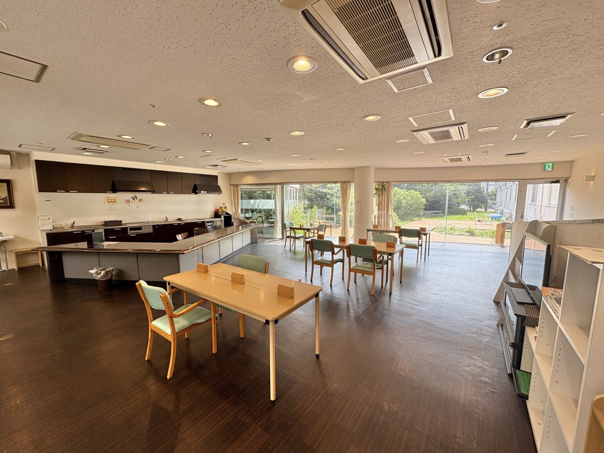 広々とした食堂