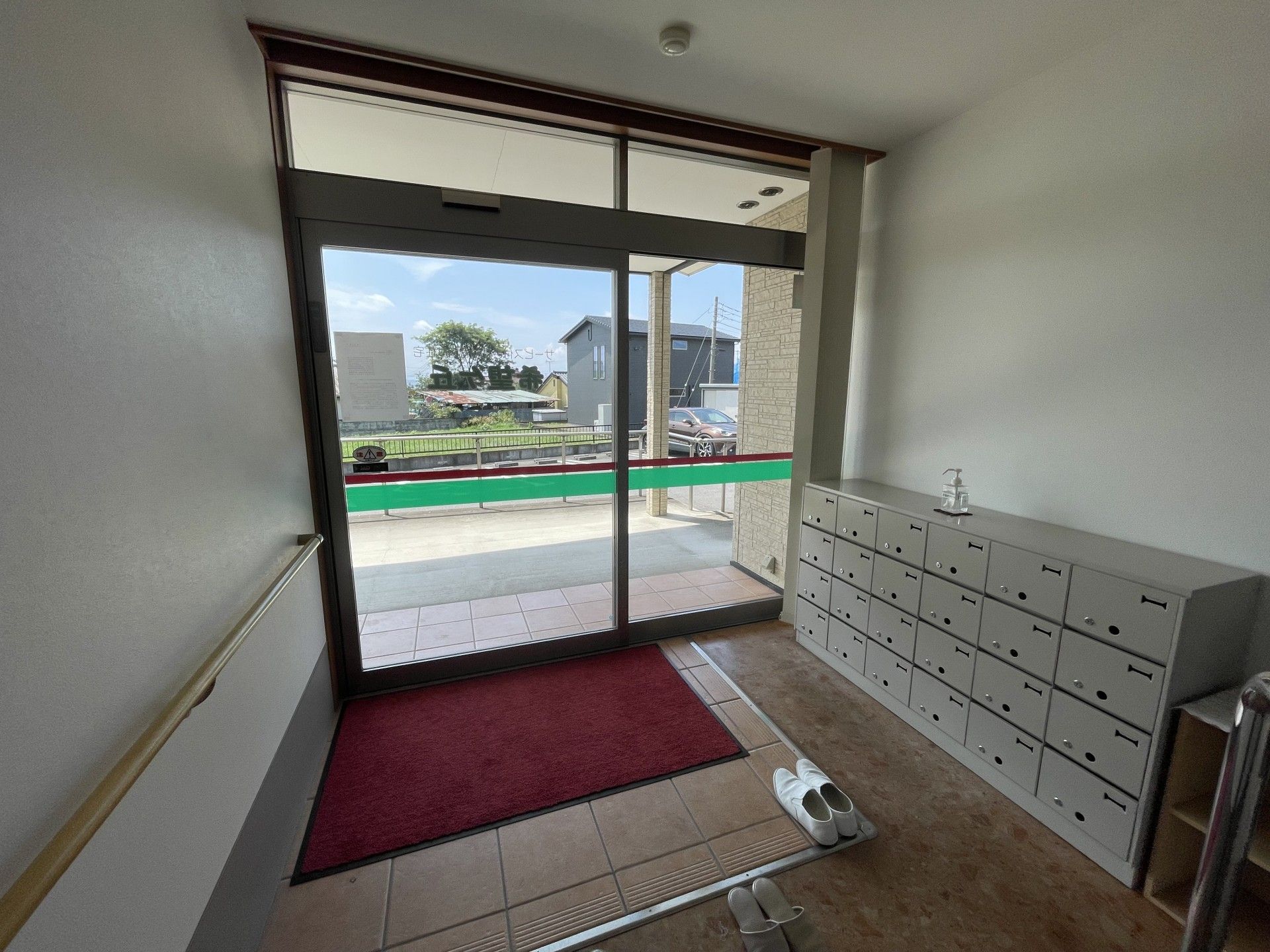 明るい玄関の様子