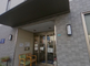 介護施設の外観と入口部分