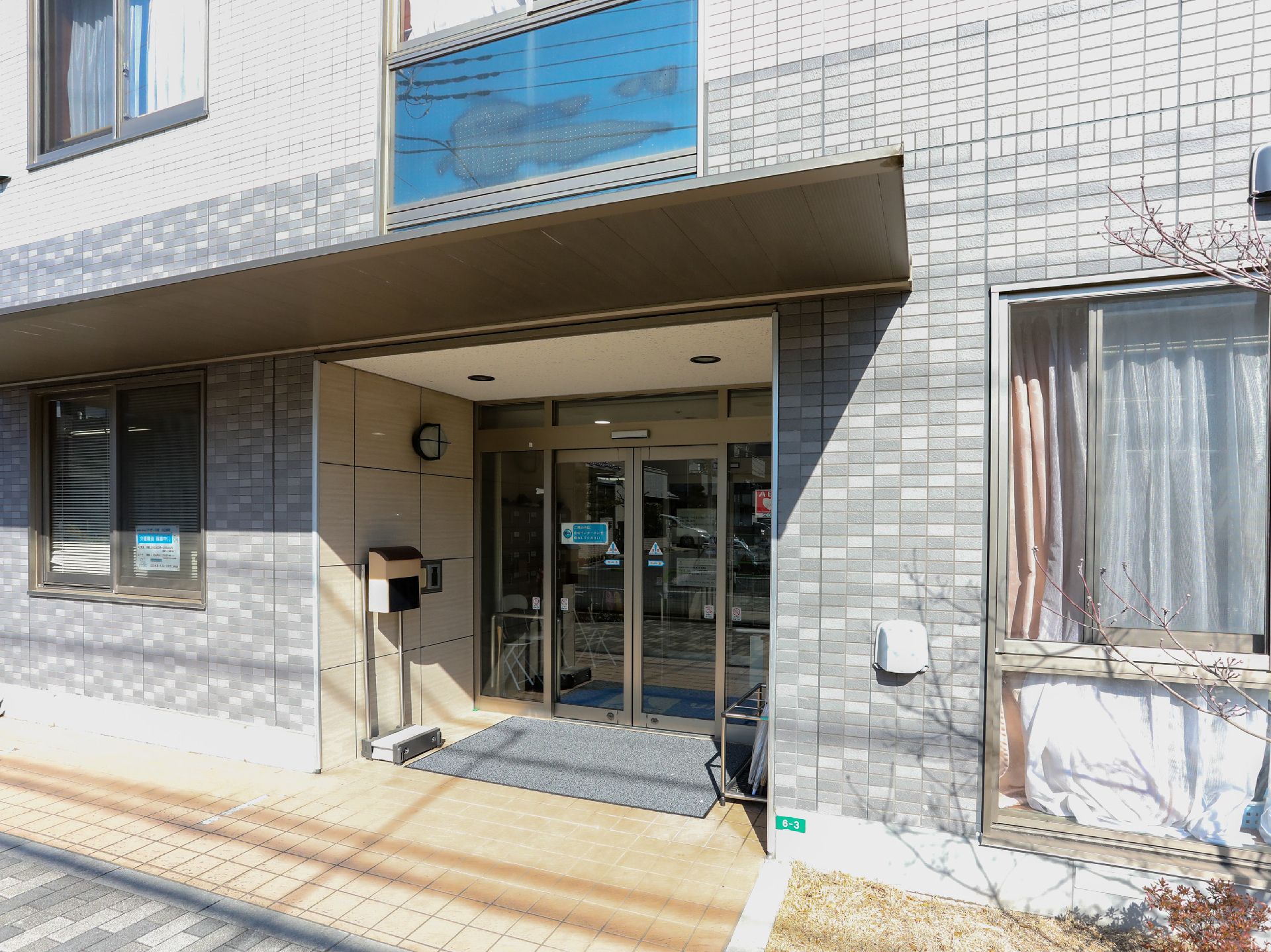 サービス付き高齢者向け住宅のエントランス