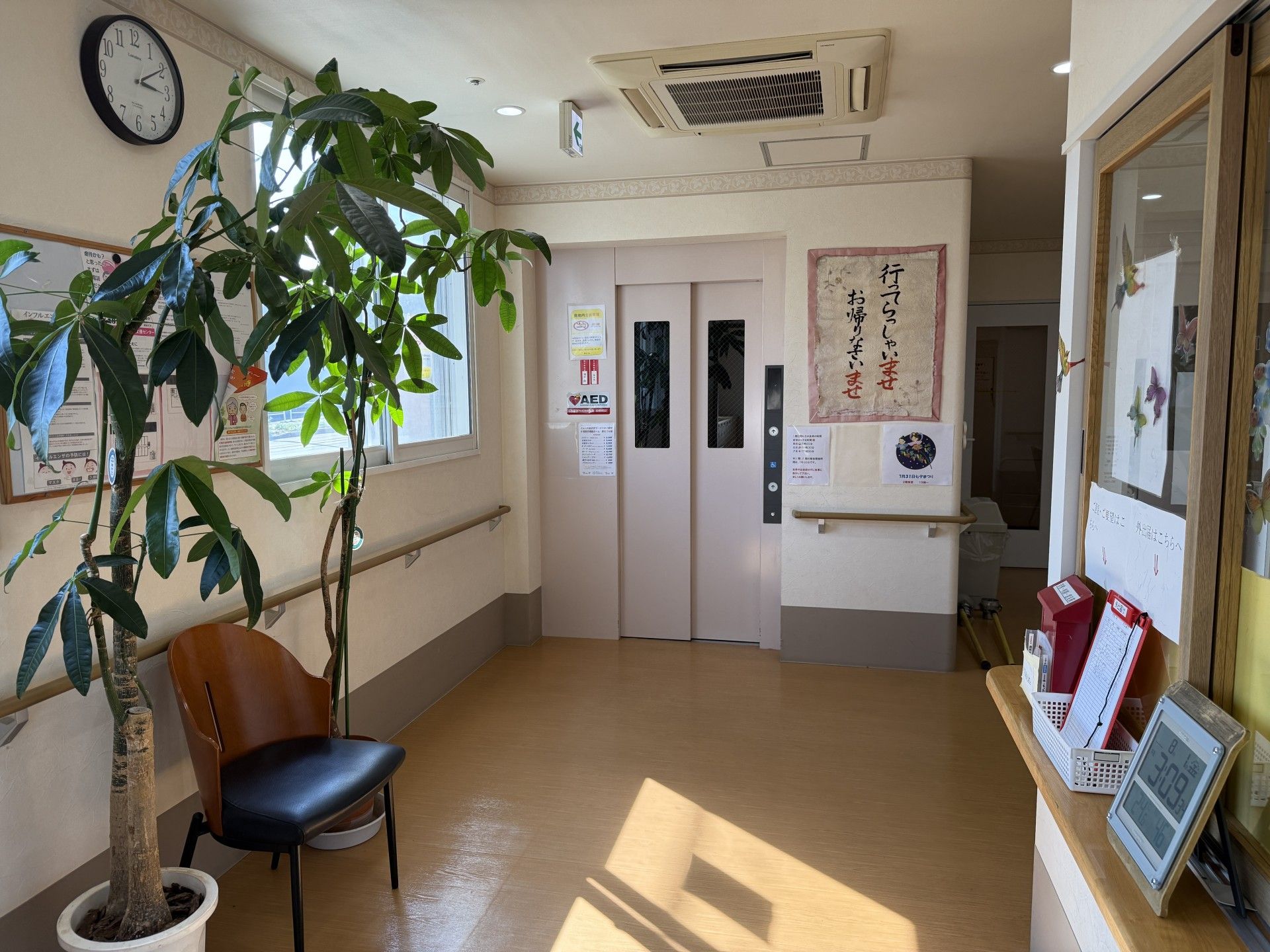 エレベーター前の廊下