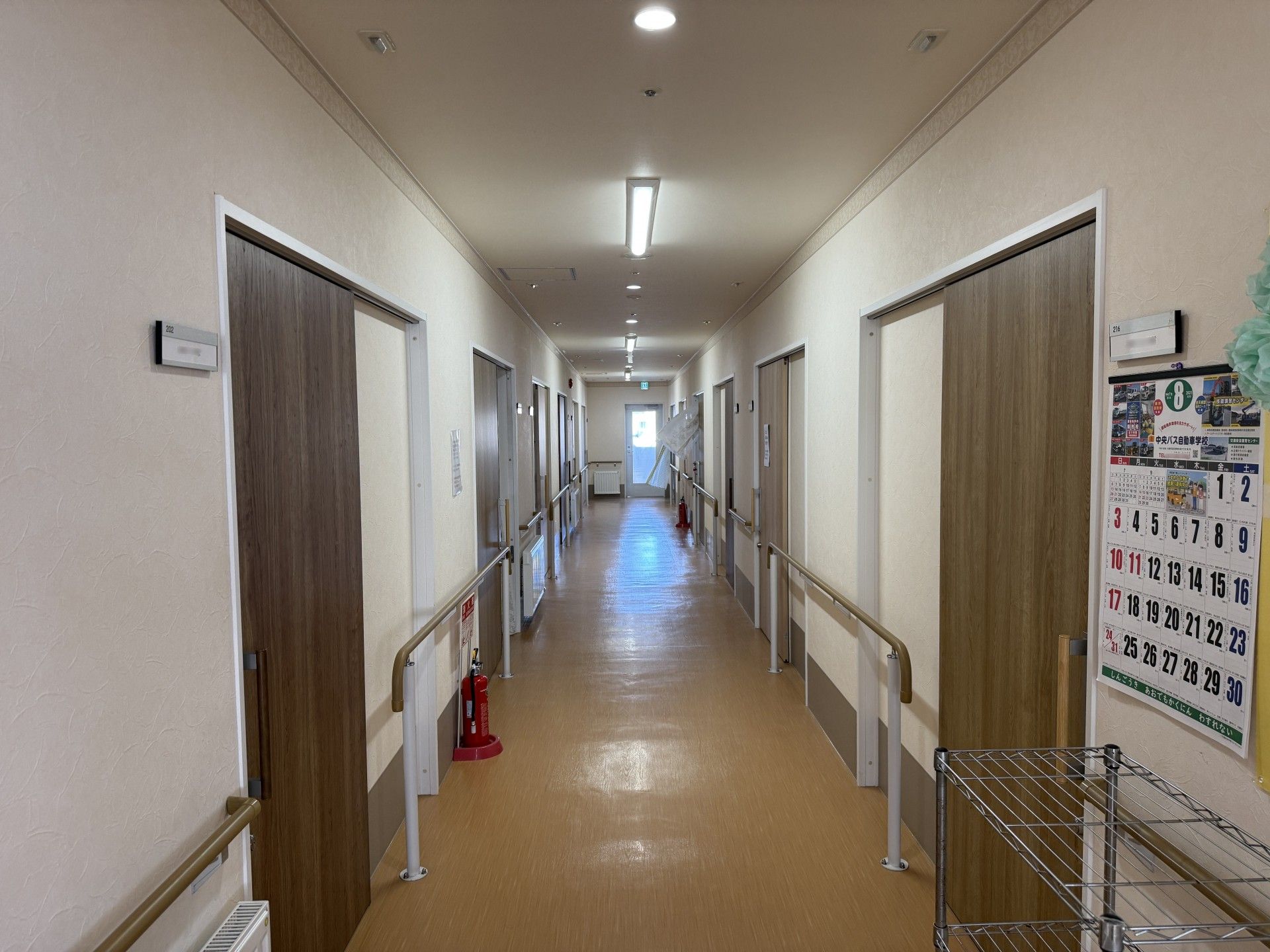 安全な手すり付き廊下