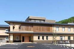 ゆったりとした施設外観