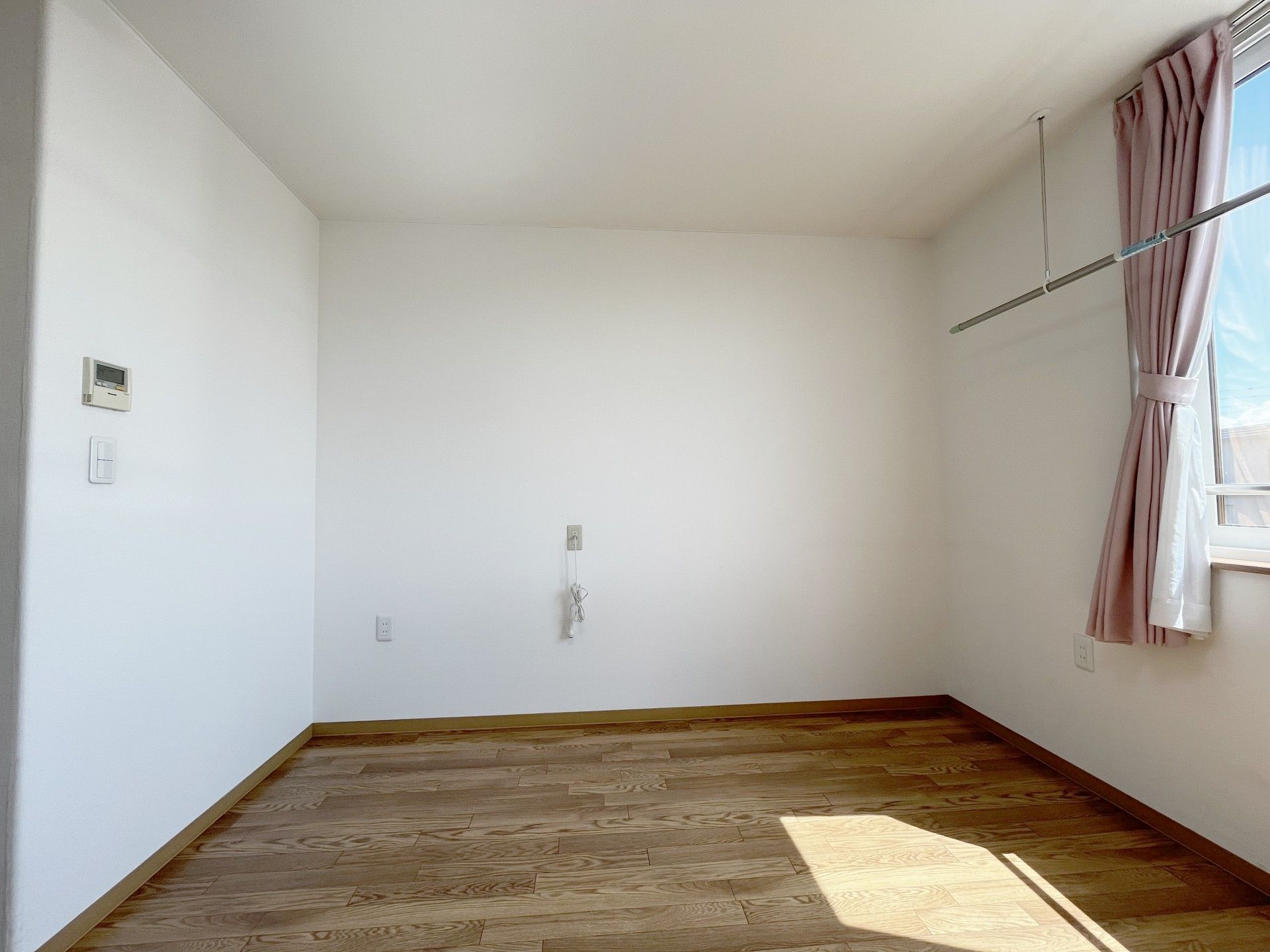 日差しが差し込む部屋