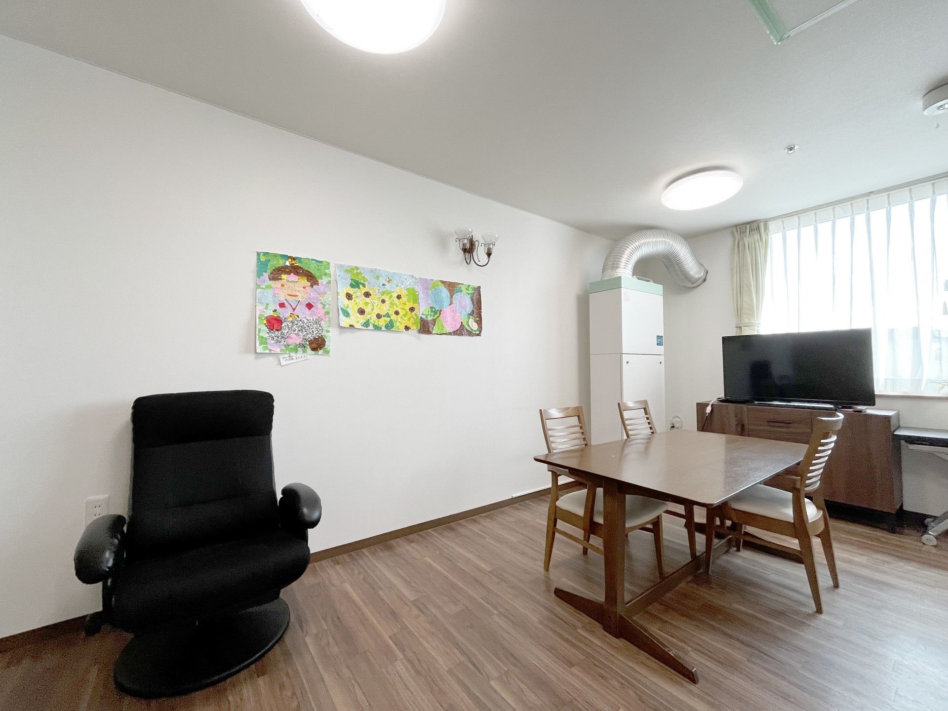 明るいリビングルーム