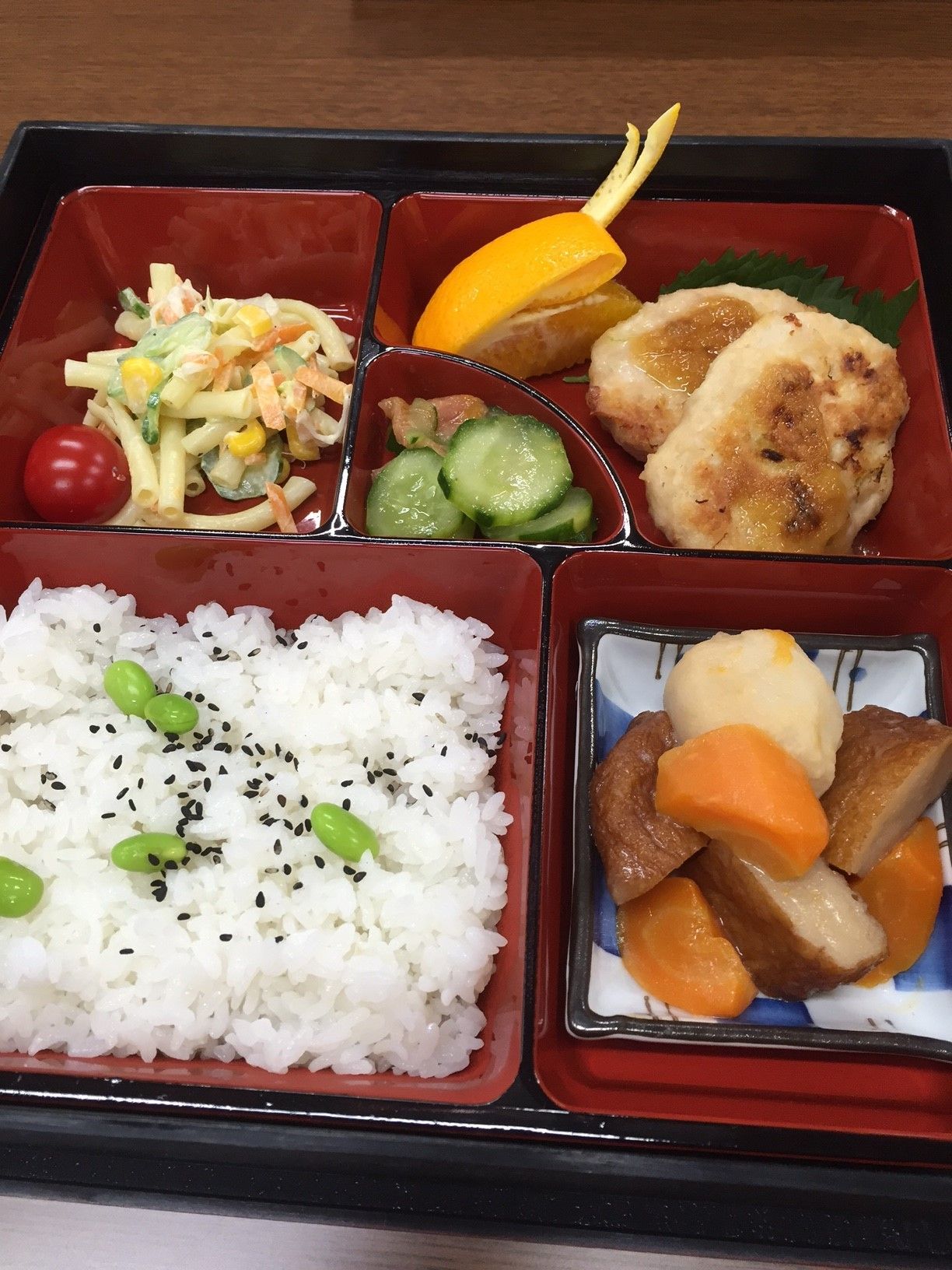 バランスの良い彩り豊かな食事