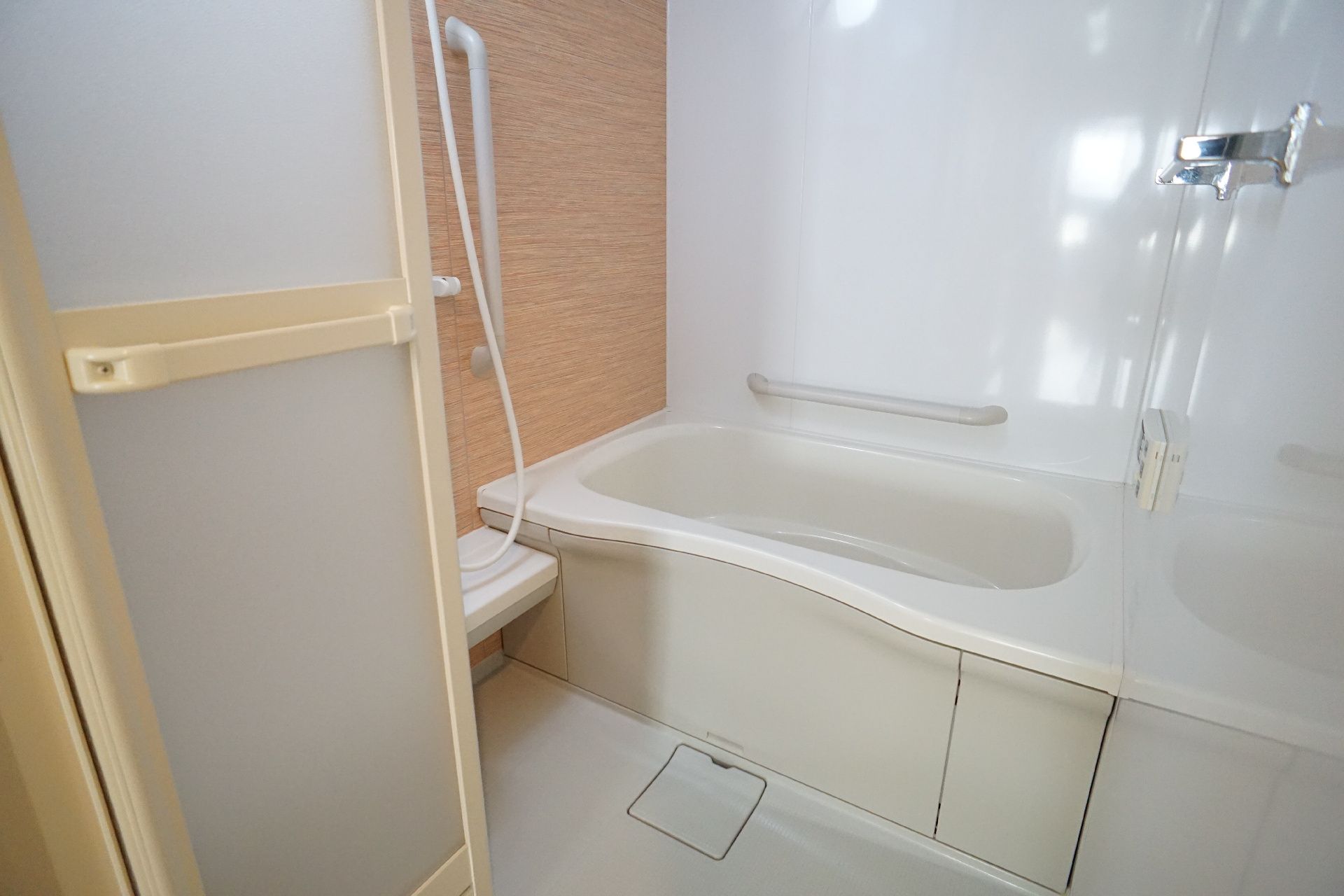 白を基調とした個浴