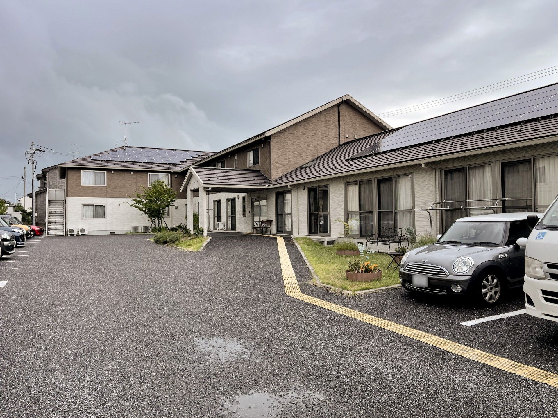 ゆったりとした施設の外観