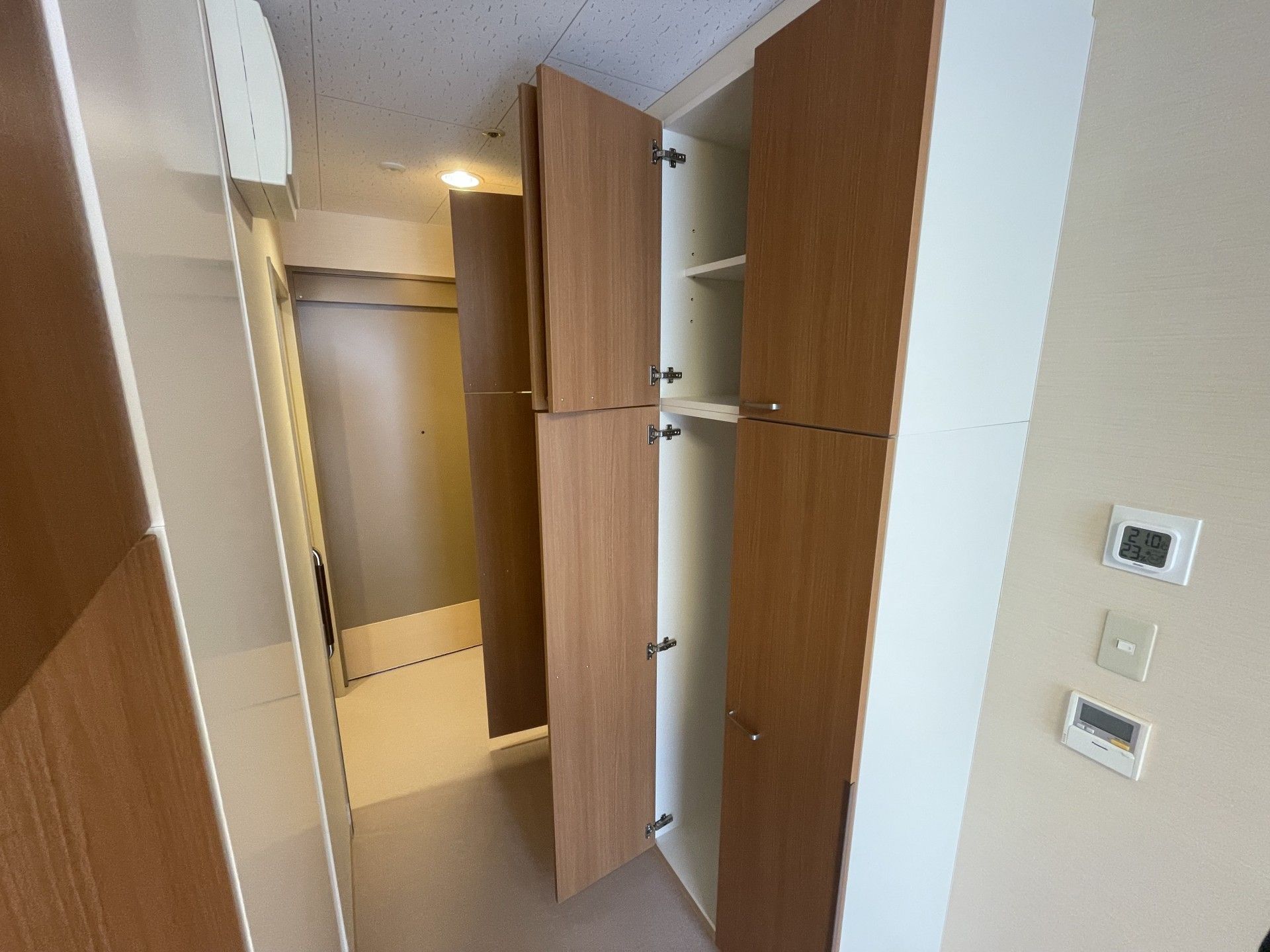 収納棚のある廊下