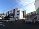 静かな住宅街にある外観