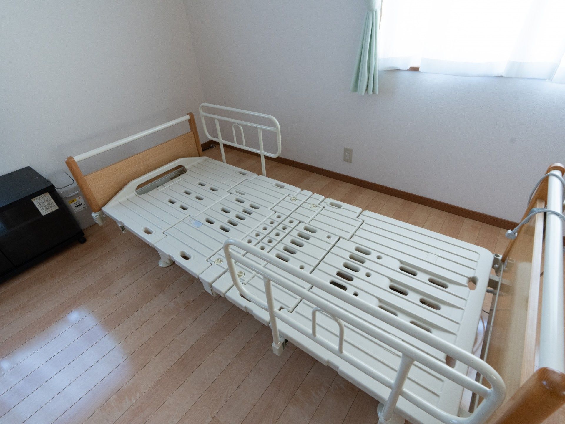 シンプルなベッドの部屋