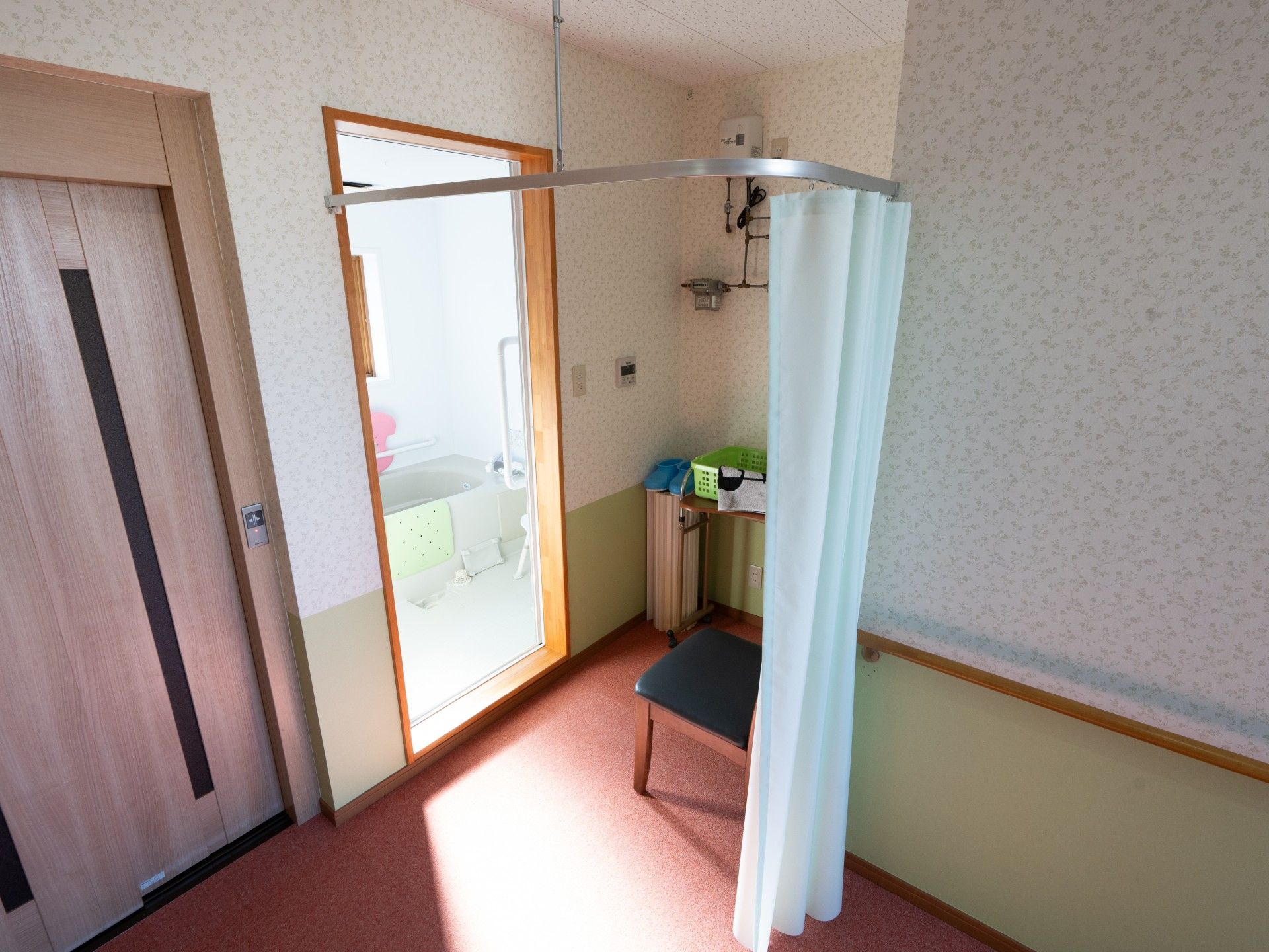 明るい室内の一角