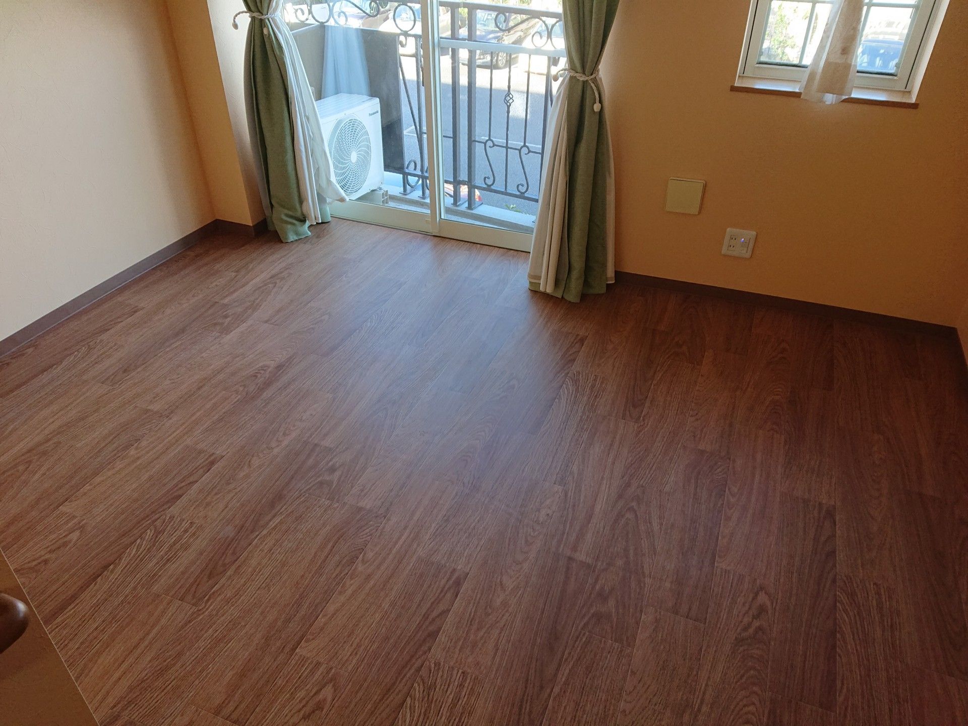 広々とした明るい部屋