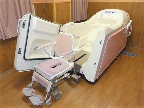 座ったまま入浴することができる特殊浴槽