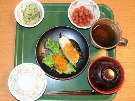 ヘルシーな和食の献立。一汁三菜のバランスがとれている
