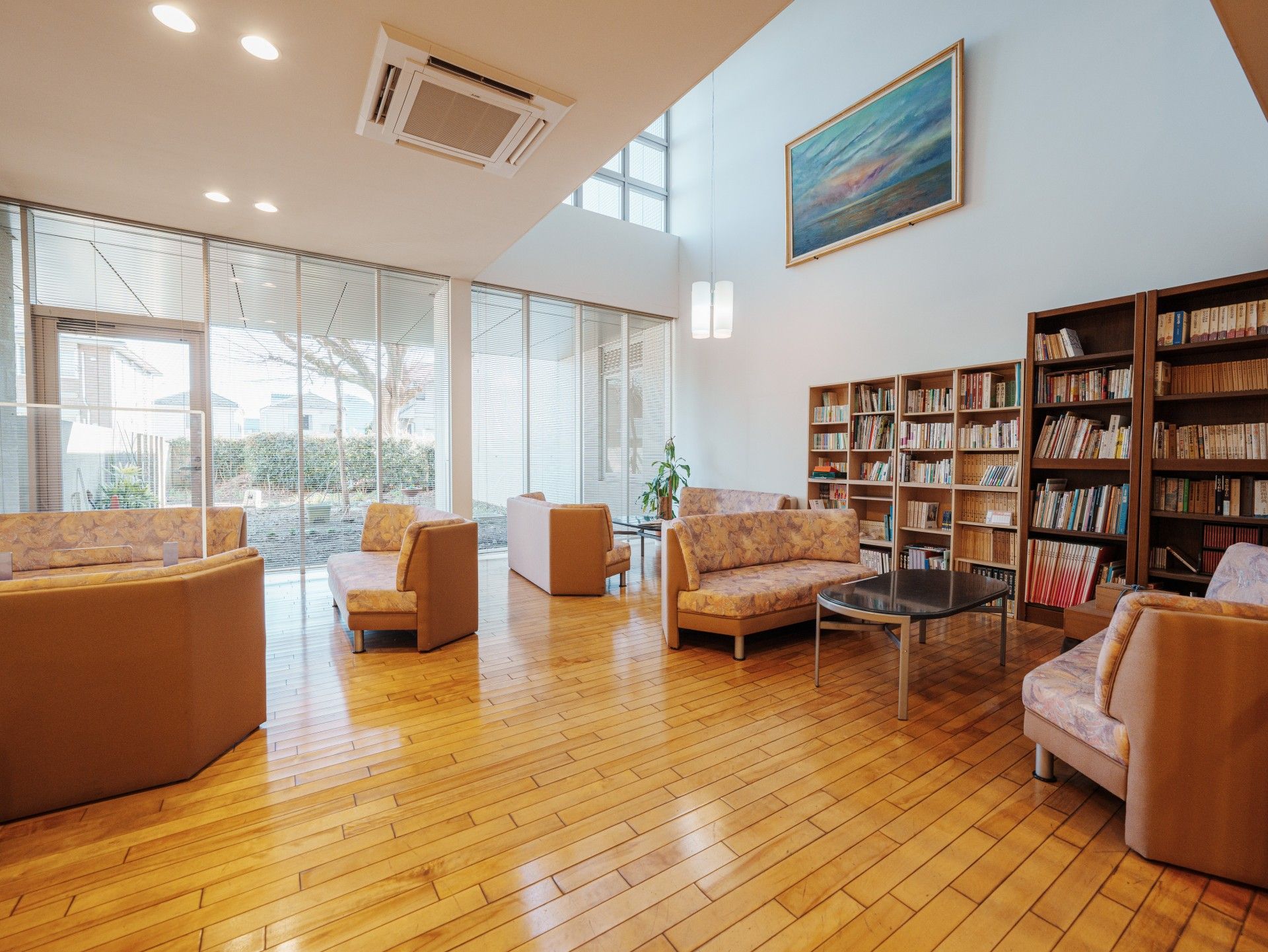 明るい読書スペース