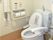トイレには横と前につき、呼び出しボタンもある。