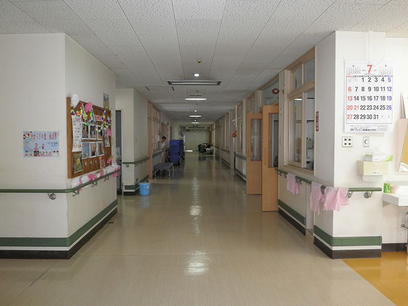 広々とした廊下の様子