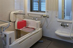 バリアフリーな浴室設備