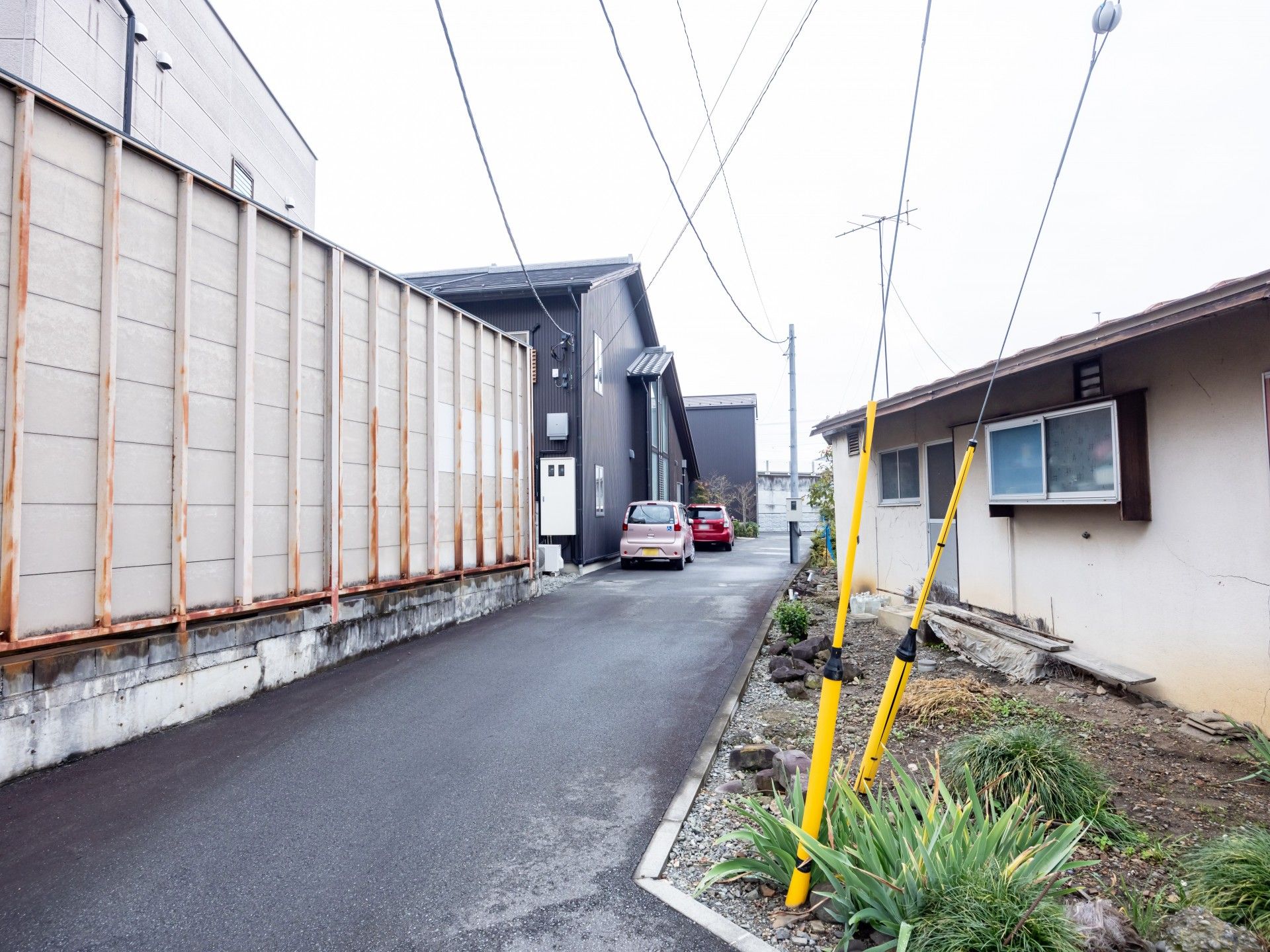 施設外観と駐車場