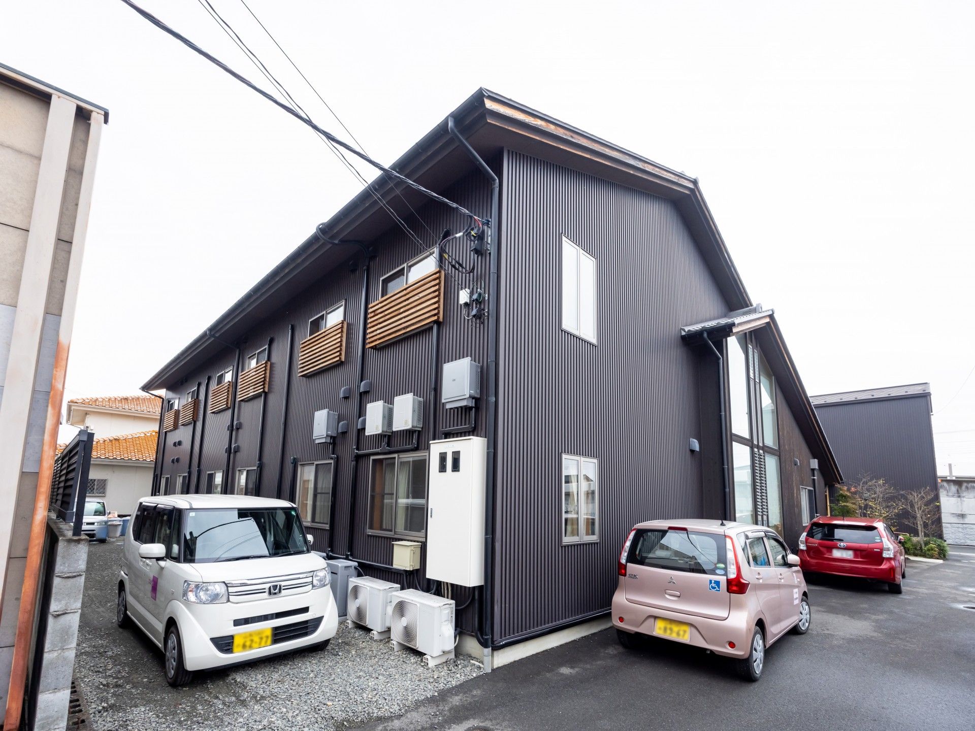 モダンな外観の建物