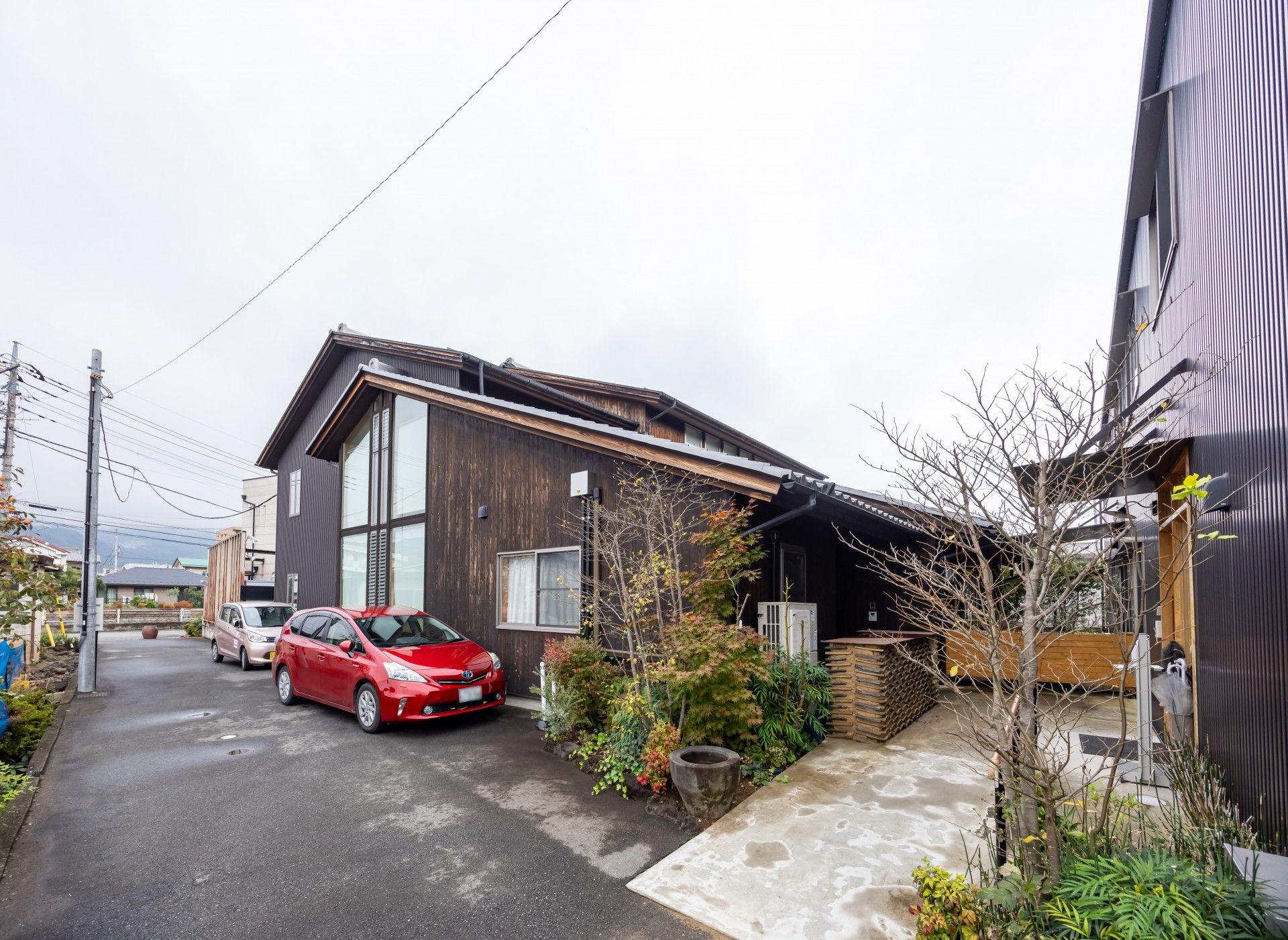 和モダンな建物の外観