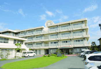 ゆったりとした施設の外観