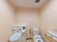 バリアフリー設計のトイレ空間