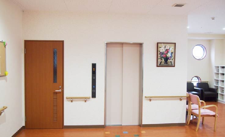 エレベーター付近の廊下